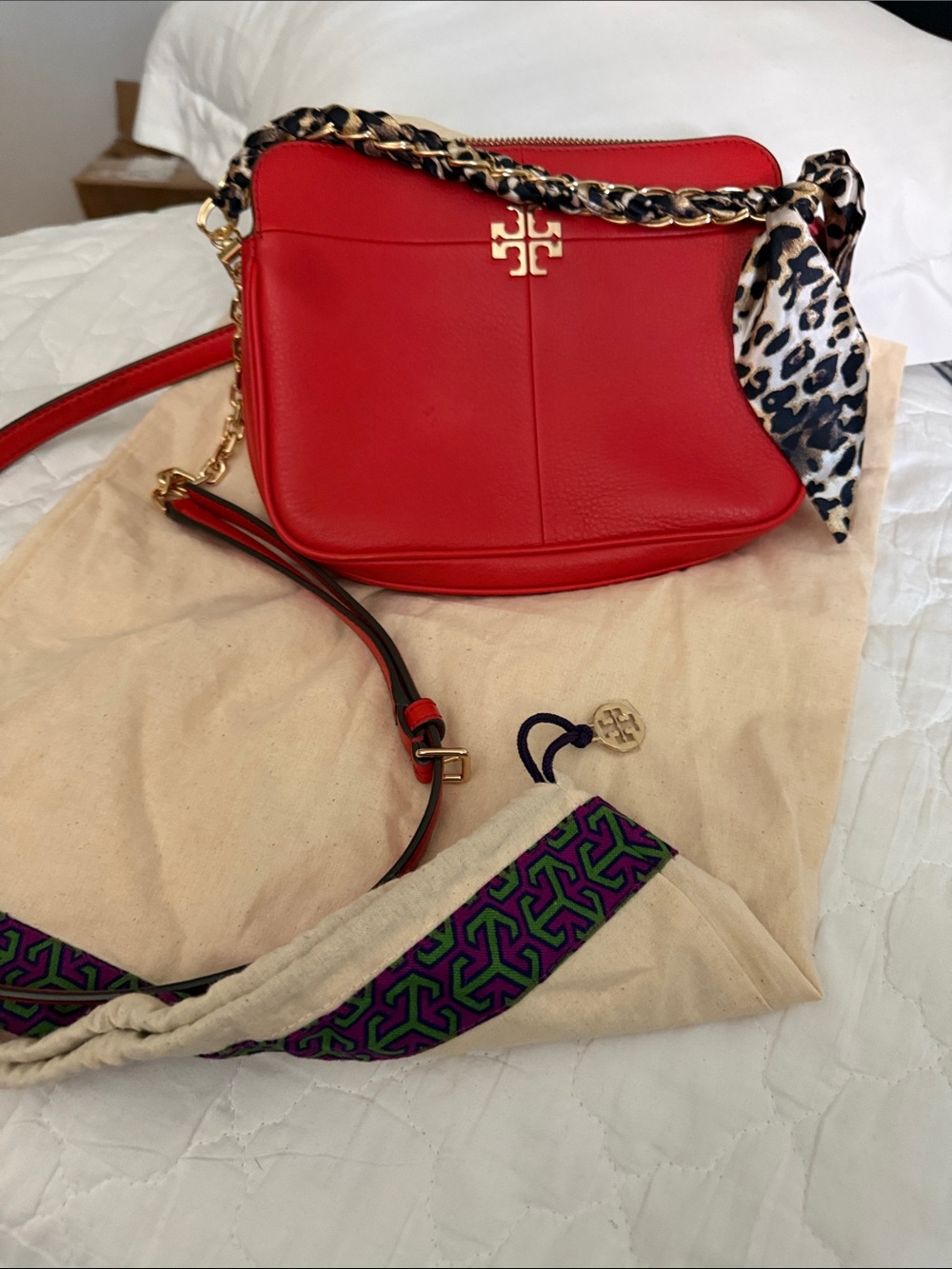 Tory Burch ivy Leather Crossbody with Gold Chain and Leopard Scarf - Picture 9 of 9